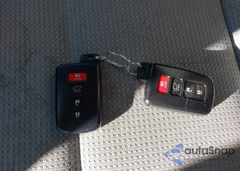 2017 Toyota Rav4 Xle z USA, uszkodzony, nr VIN 2T3RFREV1HW665396